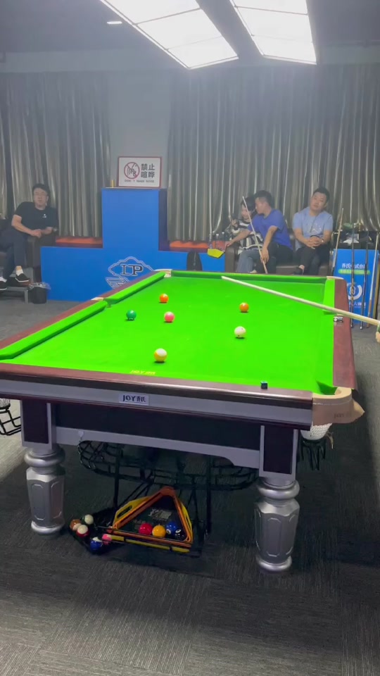 的锋线球员 的锋线球员