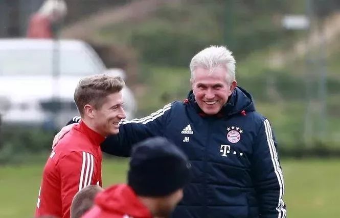 控球压制的 控球压制的